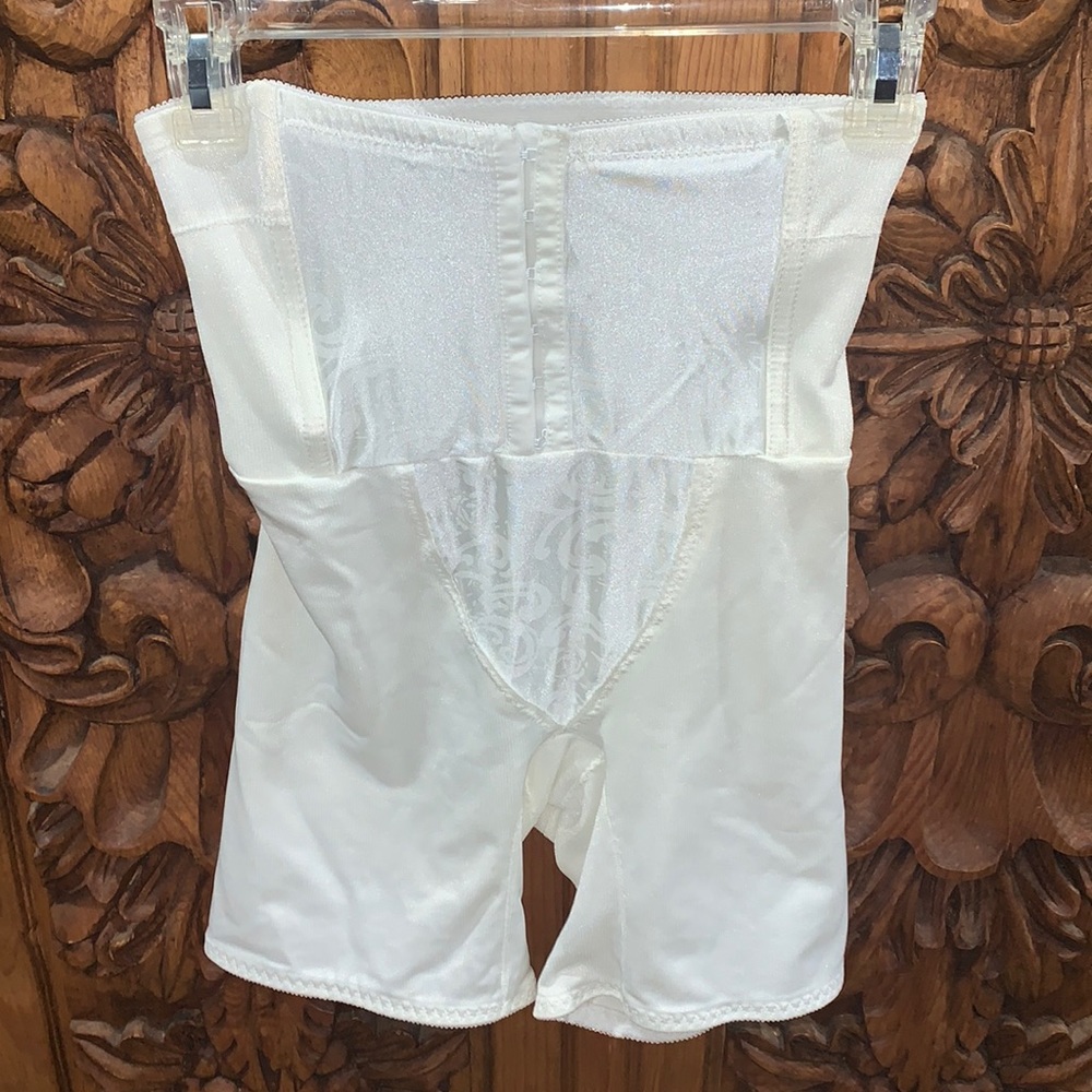 EUC Vintage Cupid white medium girdle garment